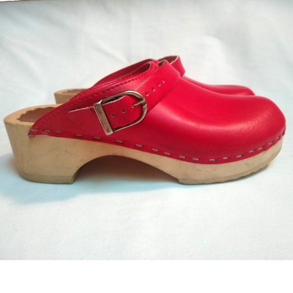 Hanna Andersson Other - HOLIDAY HANNA ANDERSSON Red Clogs Shoes 33 1.5